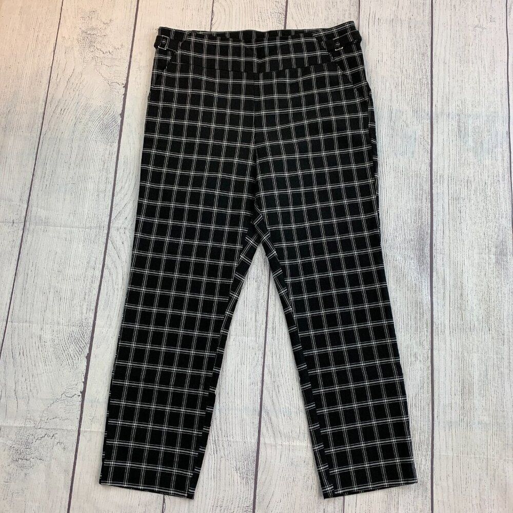 Maurices Capri Pants sz L 12 Black Check Pattern Pull on Inseam 25"